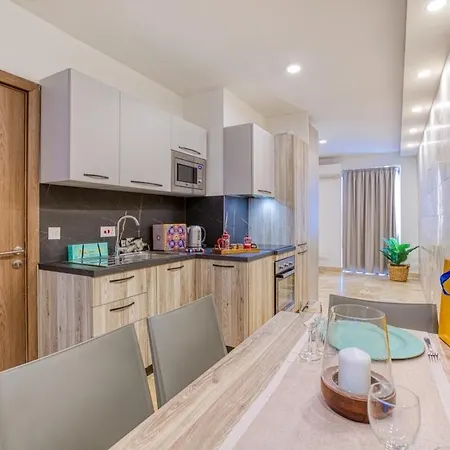 شقة Modern Seafront Penthouse With Views Of Valletta *