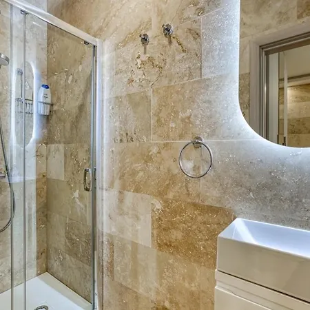 Modern Seafront Penthouse With Views Of Valletta Gzira
