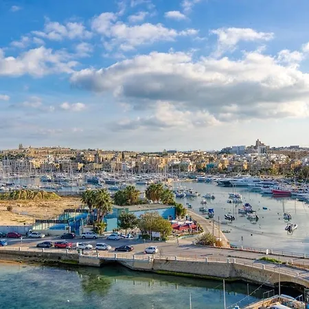 Modern Seafront Penthouse With Views Of Valletta * Gzira