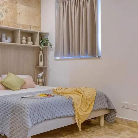 Modern Seafront Penthouse With Views Of Valletta * Gzira