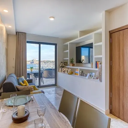 شقة Modern Seafront Penthouse With Views Of Valletta *