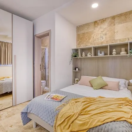 Modern Seafront Penthouse With Views Of Valletta * Gzira