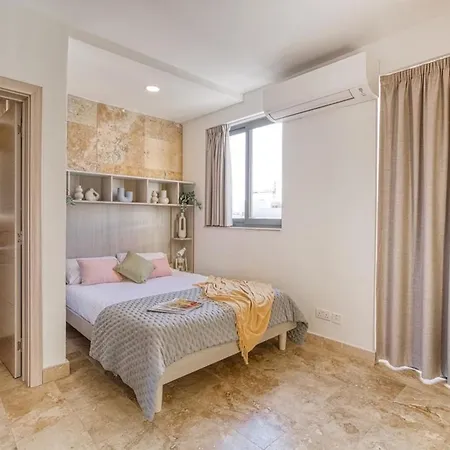 Modern Seafront Penthouse With Views Of Valletta Gzira